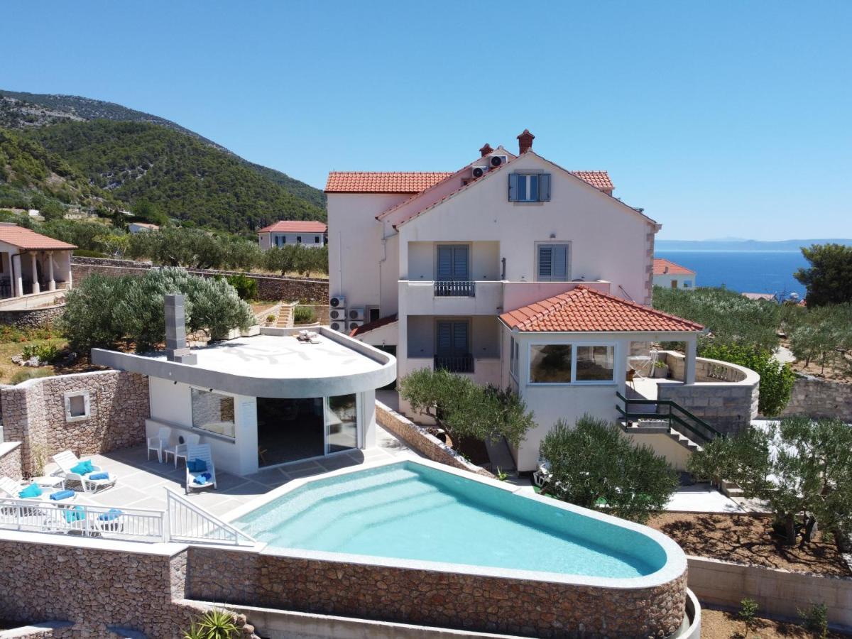 Villa Franka With Swimming Pool Bol Exteriör bild