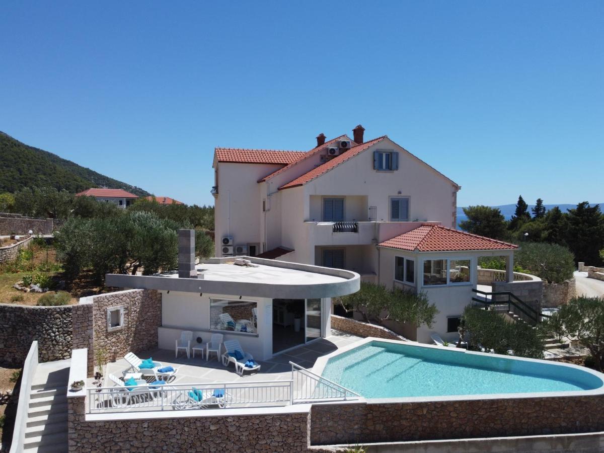 Villa Franka With Swimming Pool Bol Exteriör bild